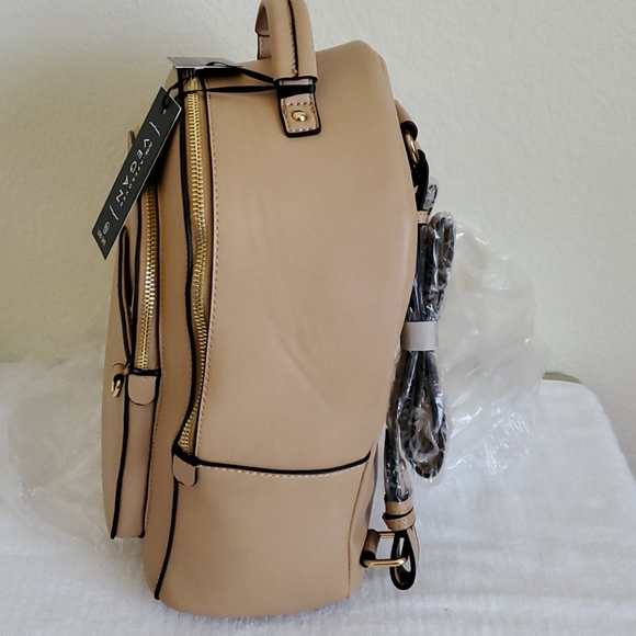 Back pack Sold - Picture 4 of 5